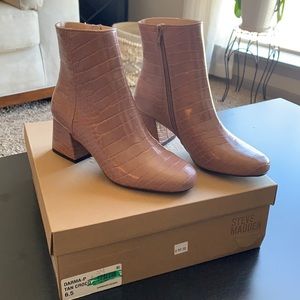 Steve Madden Darma Tan Croco Boots Size 6.5